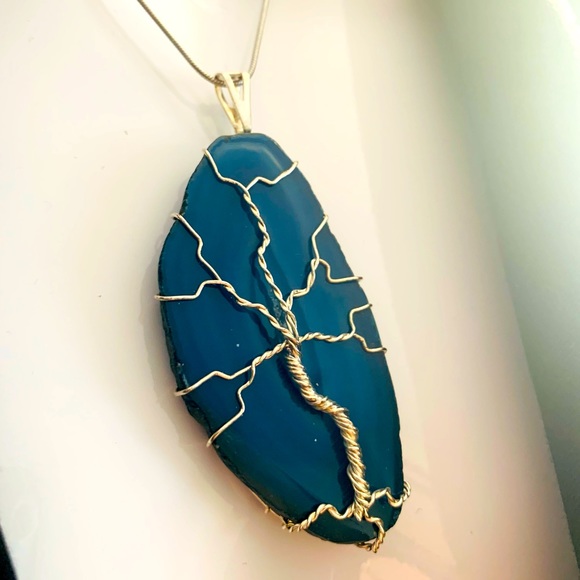 Gorgeous blue Agate stone slices pendant necklace with silver tone metal strings - Picture 2 of 8